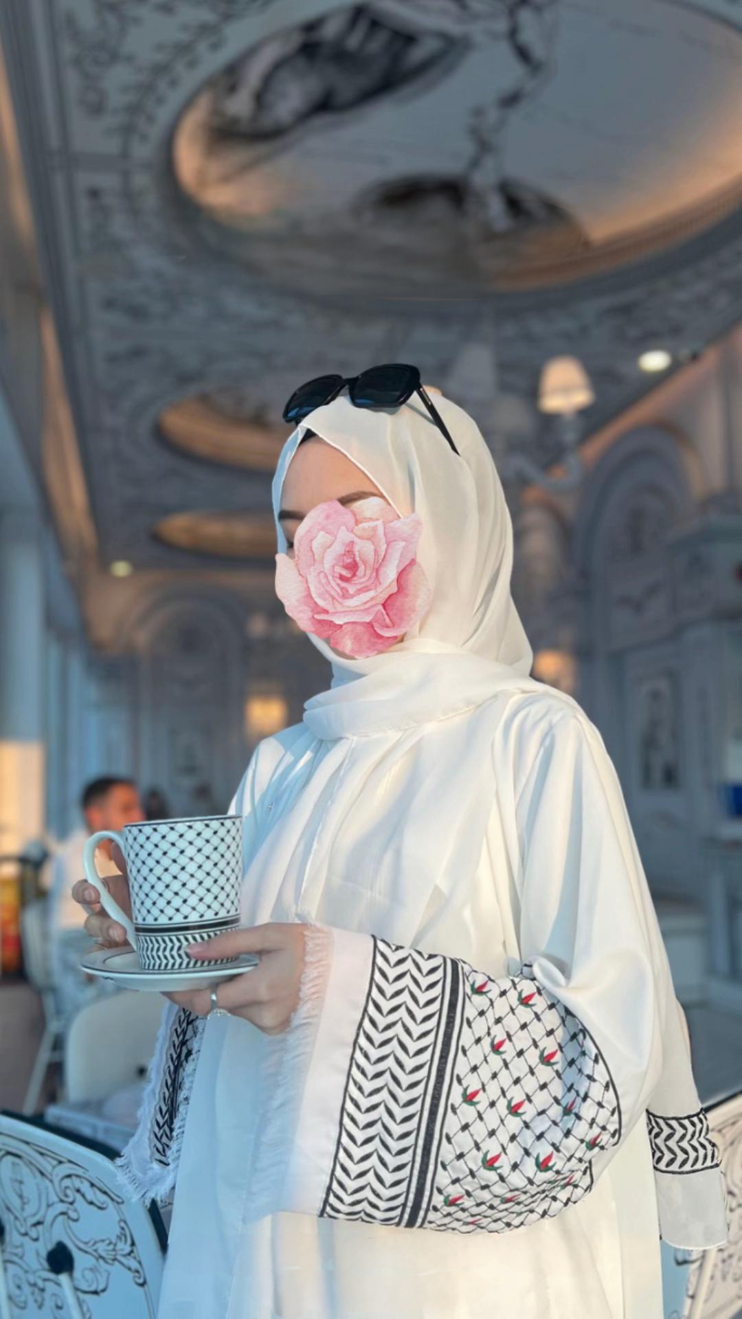 Abaya inspired palastin
