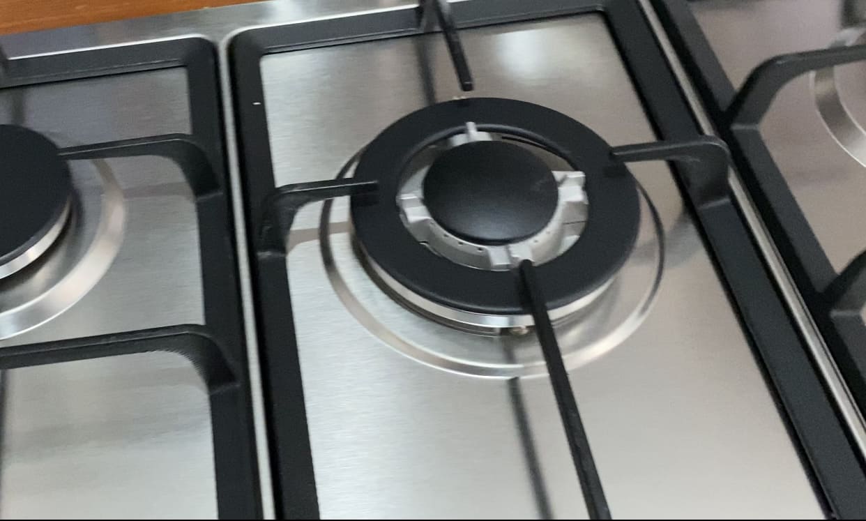 Plaque Ariston inox fonte 5F طاولة المطبخ اريسطون 5 شعلات